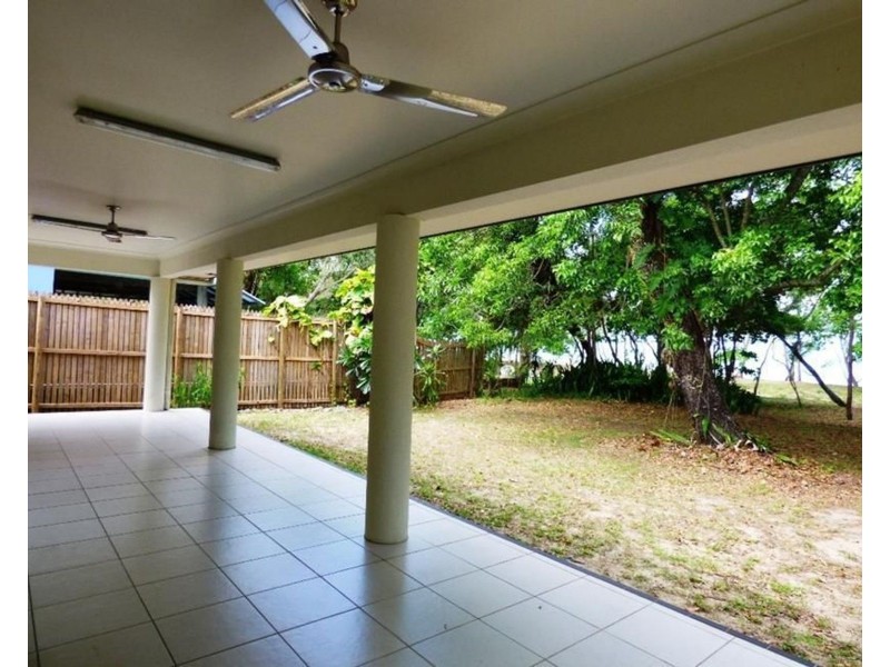 4 Poinsettia Street, Holloways Beach QLD 4878