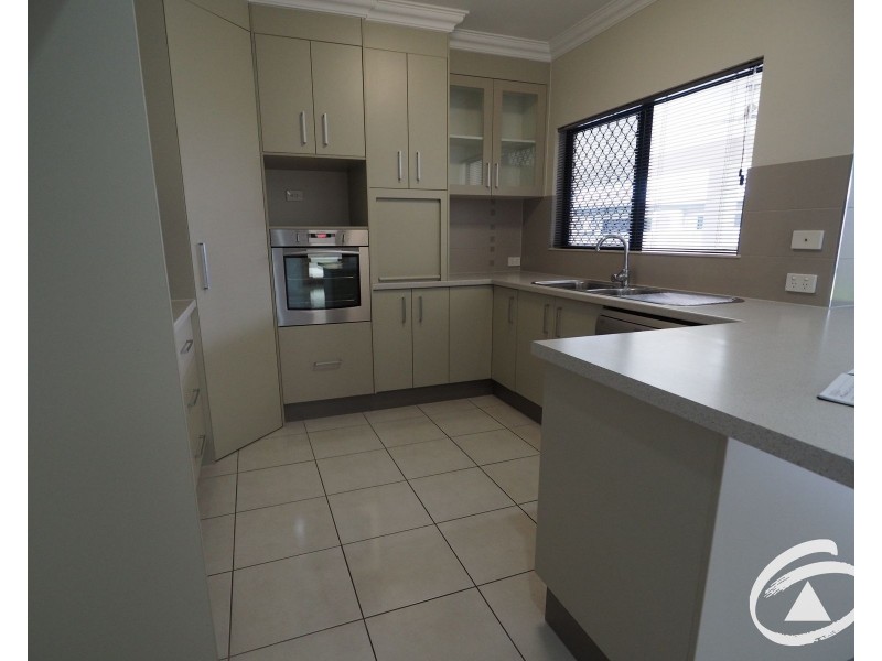 24 Rainbow Street, Kanimbla QLD 4870