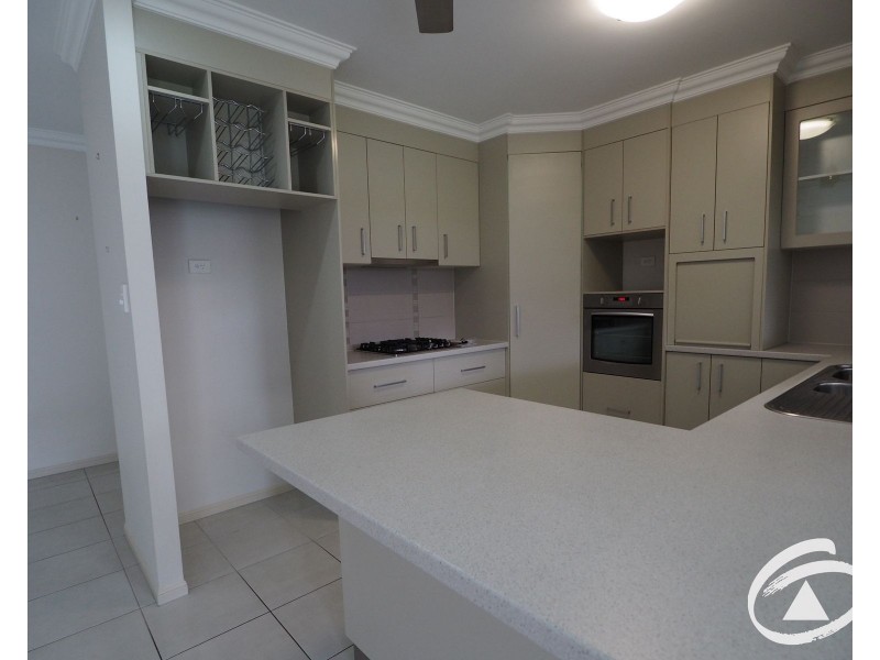 24 Rainbow Street, Kanimbla QLD 4870