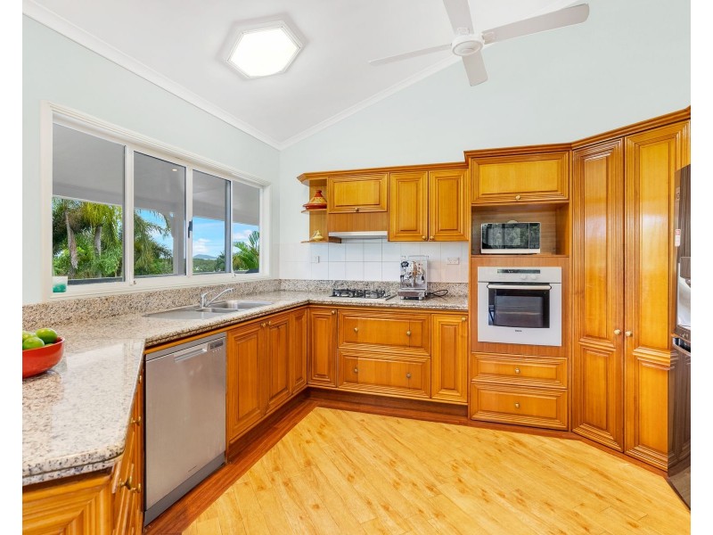 1 Saidor Close, Trinity Beach QLD 4879