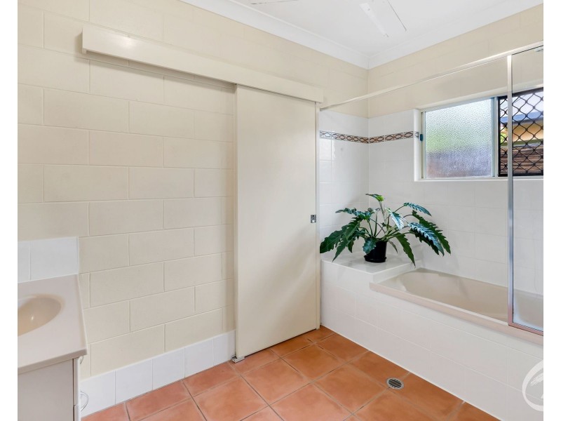 15 Tradewinds Close, Redlynch QLD 4870