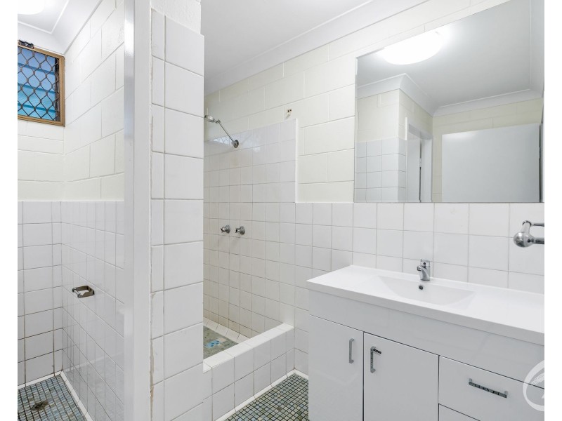 8/18 Curtin Street, Westcourt QLD 4870