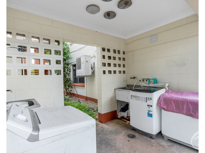 8/18 Curtin Street, Westcourt QLD 4870