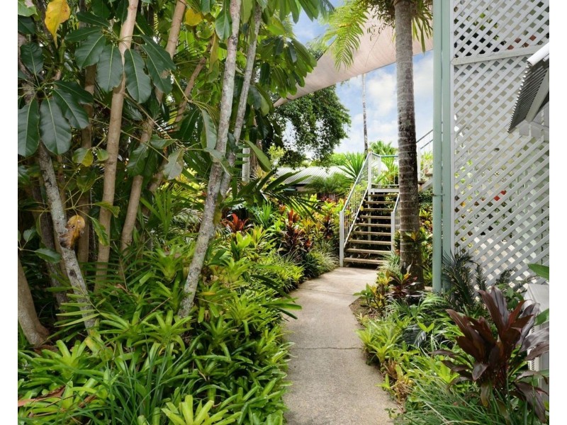 5/346-348 McCoombe Street, Mooroobool QLD 4870