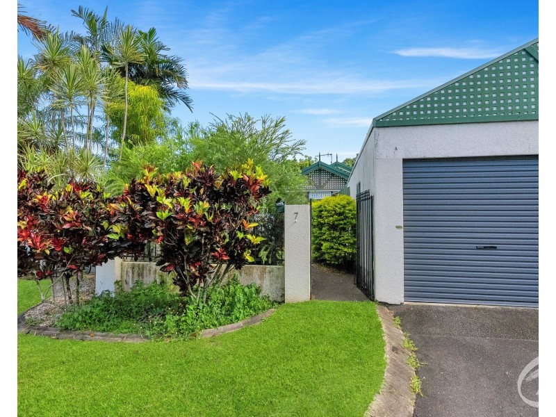 7 Rainy Mountain Place, Smithfield QLD 4878