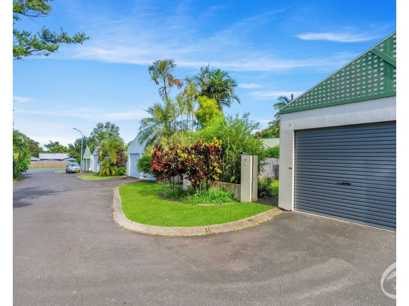 7 Rainy Mountain Place, Smithfield QLD 4878