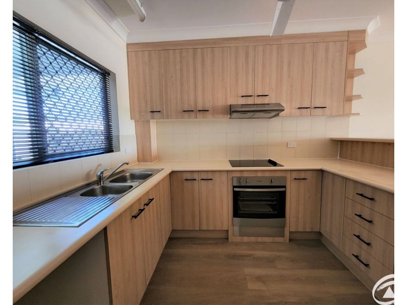 10/303 Lake Street, Cairns North QLD 4870