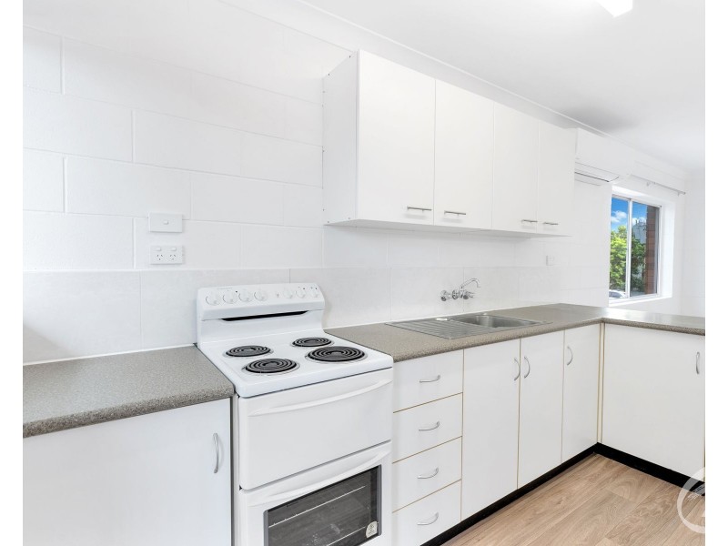8/18 Curtin Street, Westcourt QLD 4870