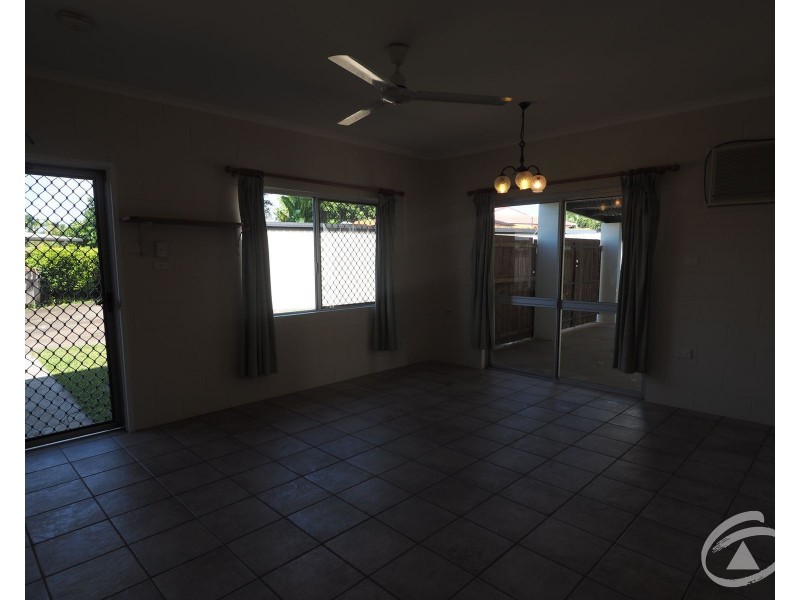1/8 Denman Close, Manoora QLD 4870