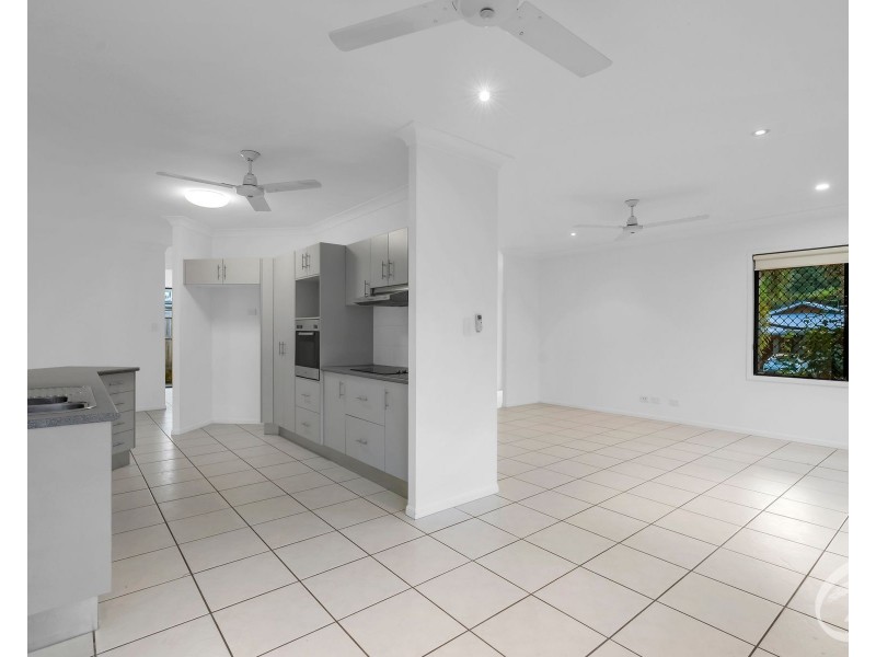 27 John Malcolm Street, Redlynch QLD 4870