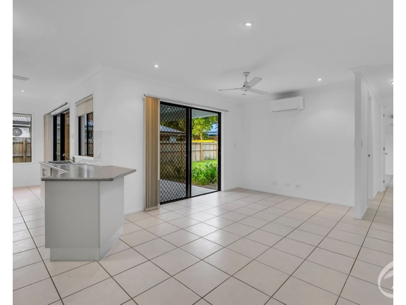 27 John Malcolm Street, Redlynch QLD 4870