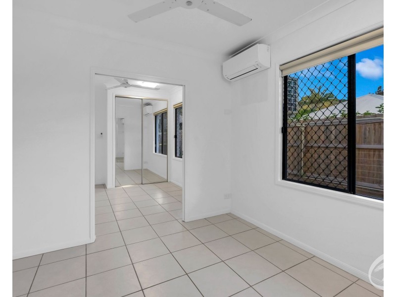 27 John Malcolm Street, Redlynch QLD 4870