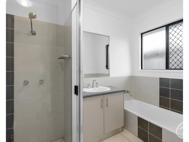 27 John Malcolm Street, Redlynch QLD 4870