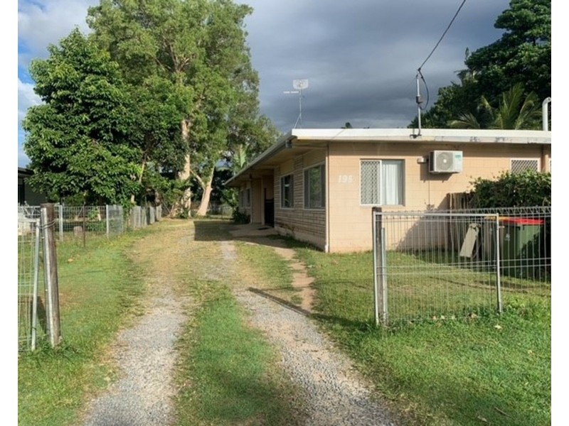 2/195 Mann Street, Westcourt QLD 4870