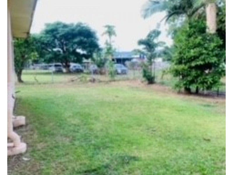 2/195 Mann Street, Westcourt QLD 4870