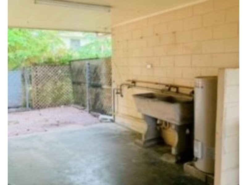 2/195 Mann Street, Westcourt QLD 4870