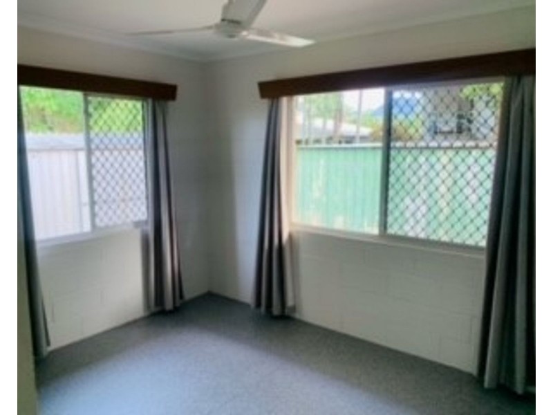 2/195 Mann Street, Westcourt QLD 4870