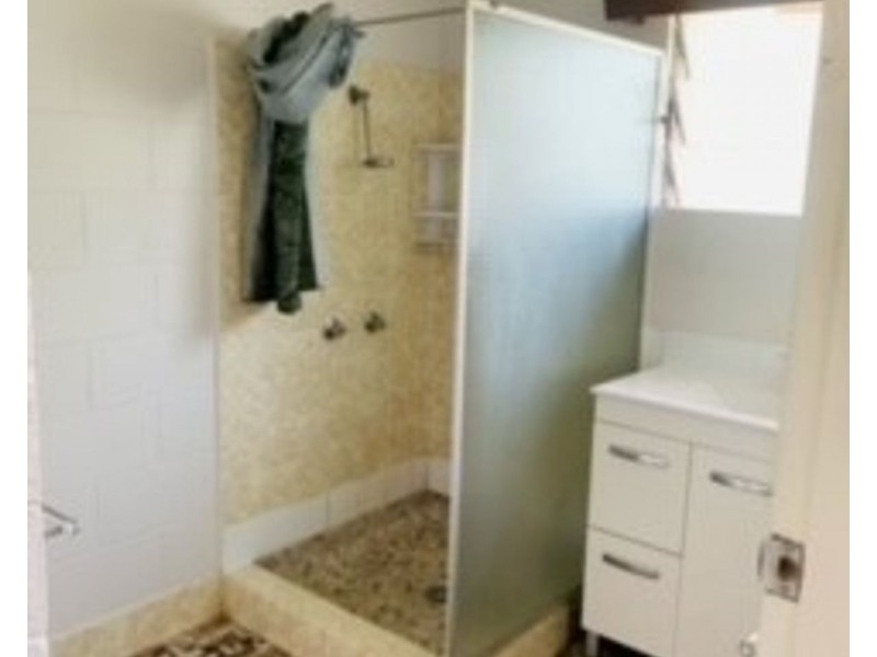 2/195 Mann Street, Westcourt QLD 4870