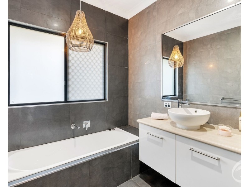 5 Tarwhine Close, Kanimbla QLD 4870