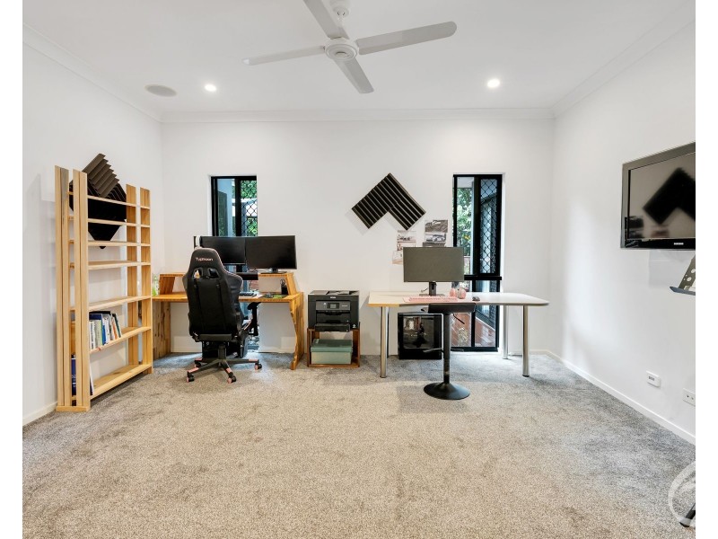 5 Tarwhine Close, Kanimbla QLD 4870