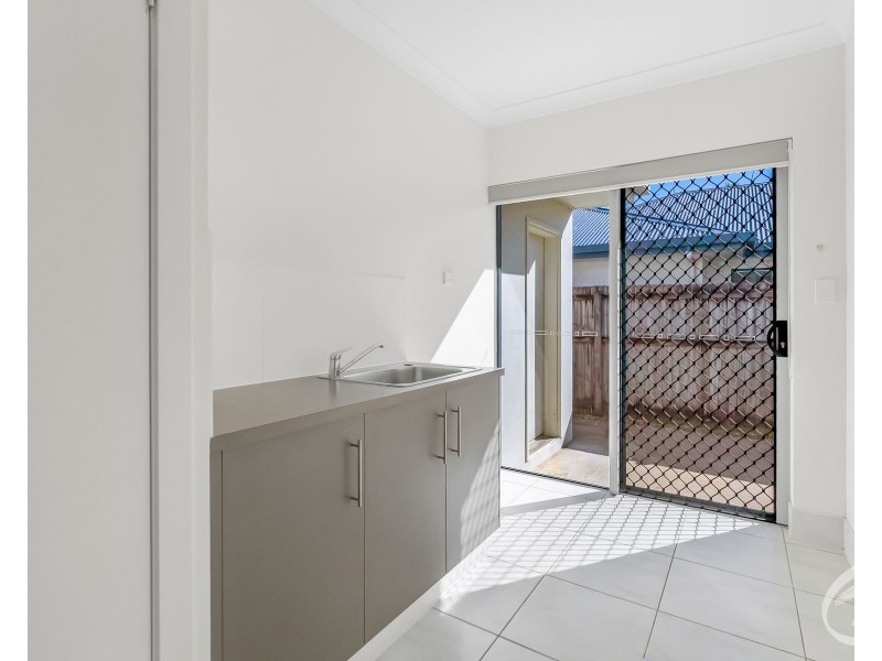 2 Oakville Parade, Trinity Park QLD 4879