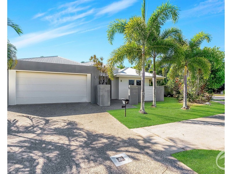 2 Oakville Parade, Trinity Park QLD 4879