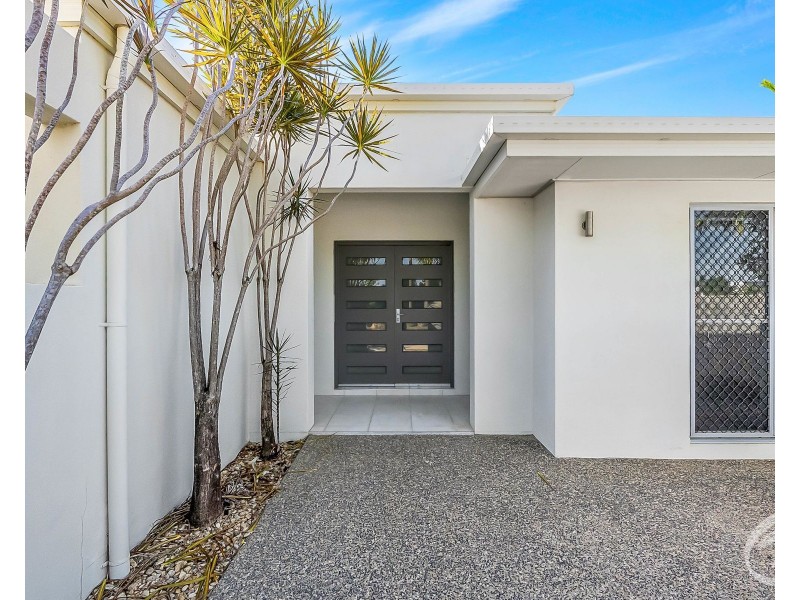 2 Oakville Parade, Trinity Park QLD 4879