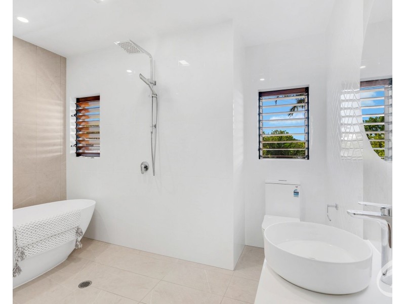 10/71-73 Cedar Road, Palm Cove QLD 4879