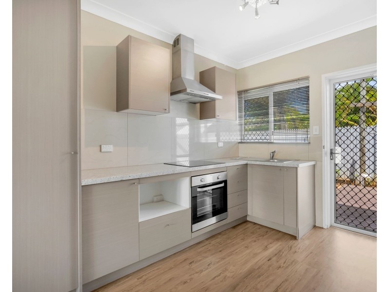 4/4 Golden Grove Drive, Bentley Park QLD 4869