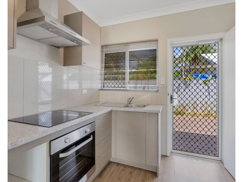 4/4 Golden Grove Drive, Bentley Park QLD 4869