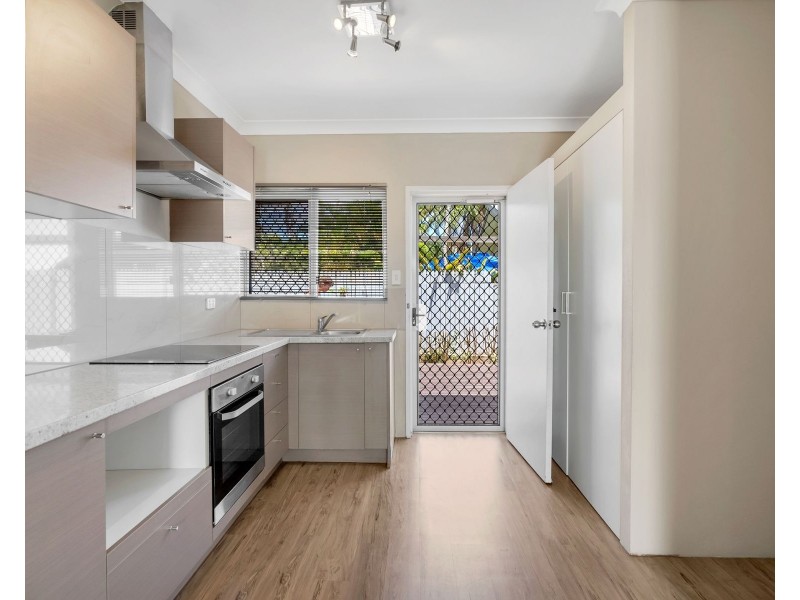 4/4 Golden Grove Drive, Bentley Park QLD 4869