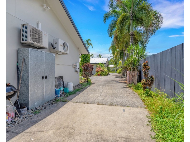 4/4 Golden Grove Drive, Bentley Park QLD 4869