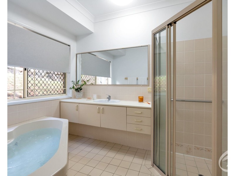 15 Eugenia Crescent, Redlynch QLD 4870