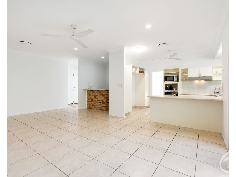 15 Eugenia Crescent, Redlynch QLD 4870