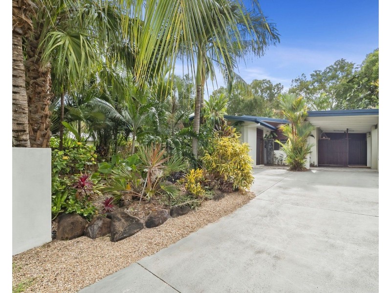 25 Beaver Street, Clifton Beach QLD 4879