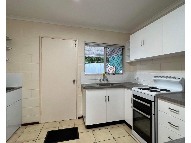 18/473-479 McCoombe Street, Mooroobool QLD 4870