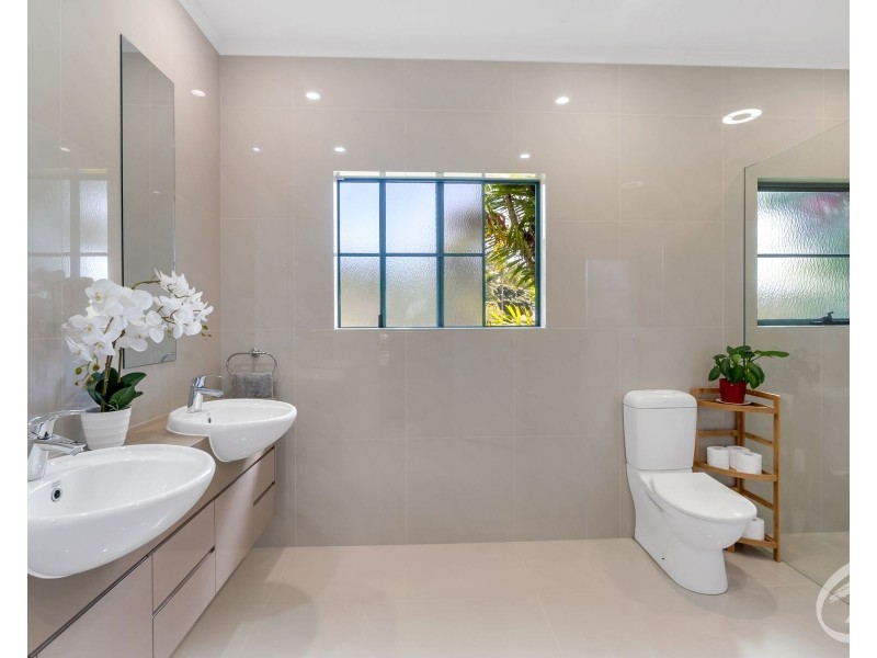 11 Green Avenue, Kewarra Beach QLD 4879