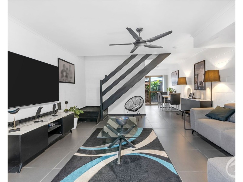 2/7 Rigg Street, Woree QLD 4868