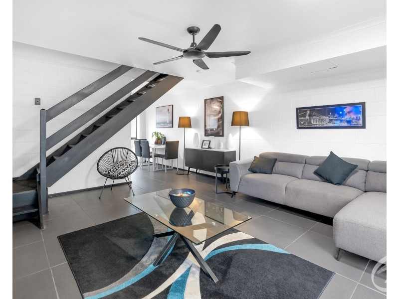 2/7 Rigg Street, Woree QLD 4868