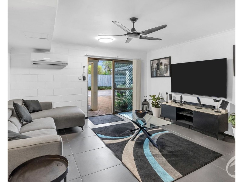 2/7 Rigg Street, Woree QLD 4868
