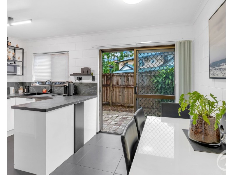 2/7 Rigg Street, Woree QLD 4868