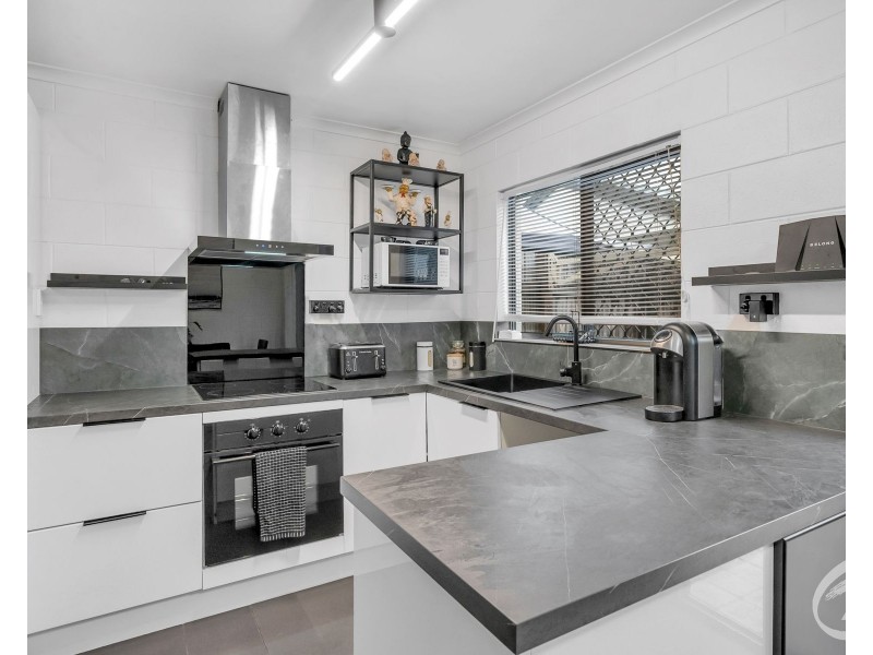 2/7 Rigg Street, Woree QLD 4868