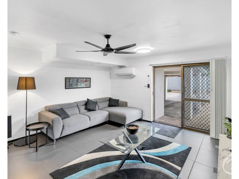 2/7 Rigg Street, Woree QLD 4868