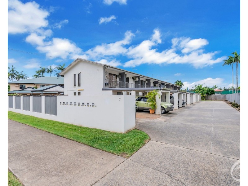 2/7 Rigg Street, Woree QLD 4868