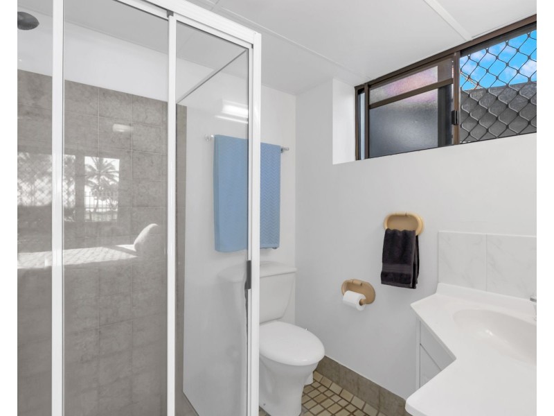 1/249-255 Esplanade, Cairns North QLD 4870