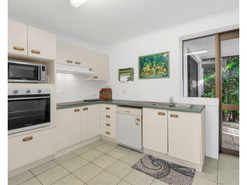 1/249-255 Esplanade, Cairns North QLD 4870