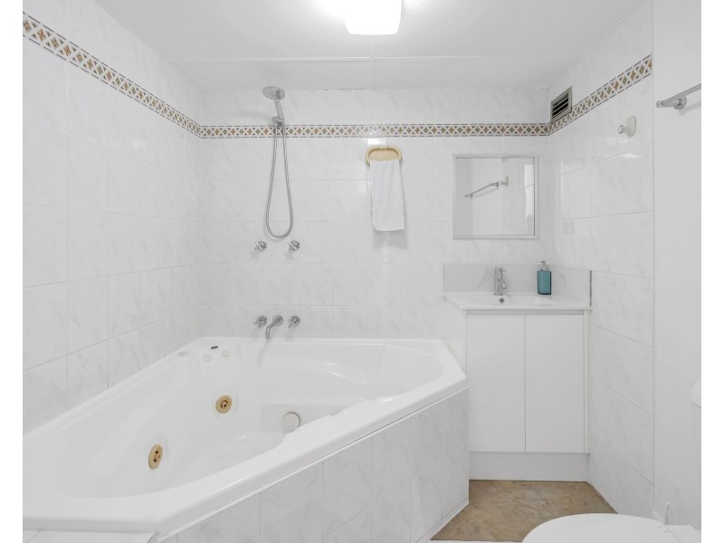 1/249-255 Esplanade, Cairns North QLD 4870