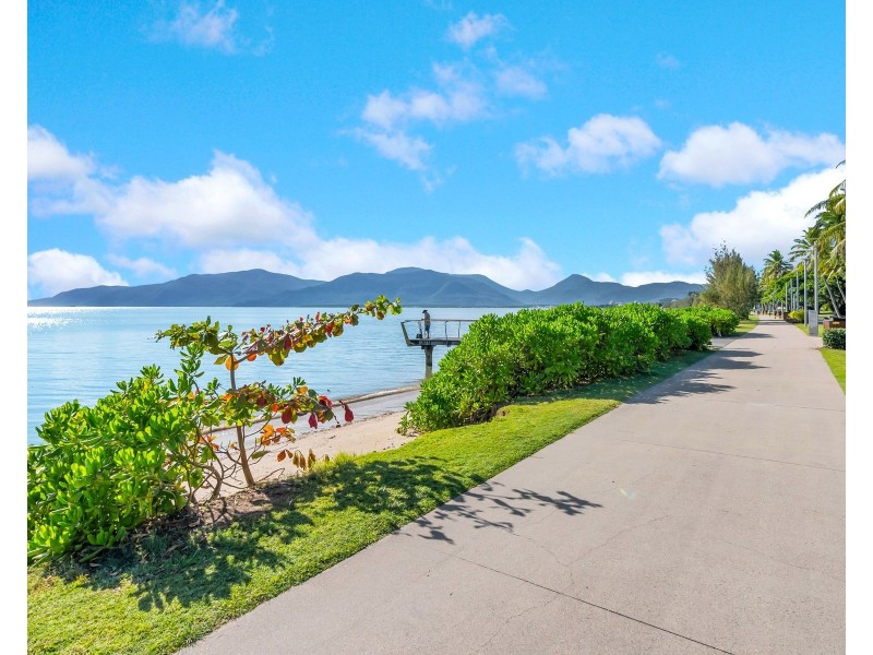 1/249-255 Esplanade, Cairns North QLD 4870