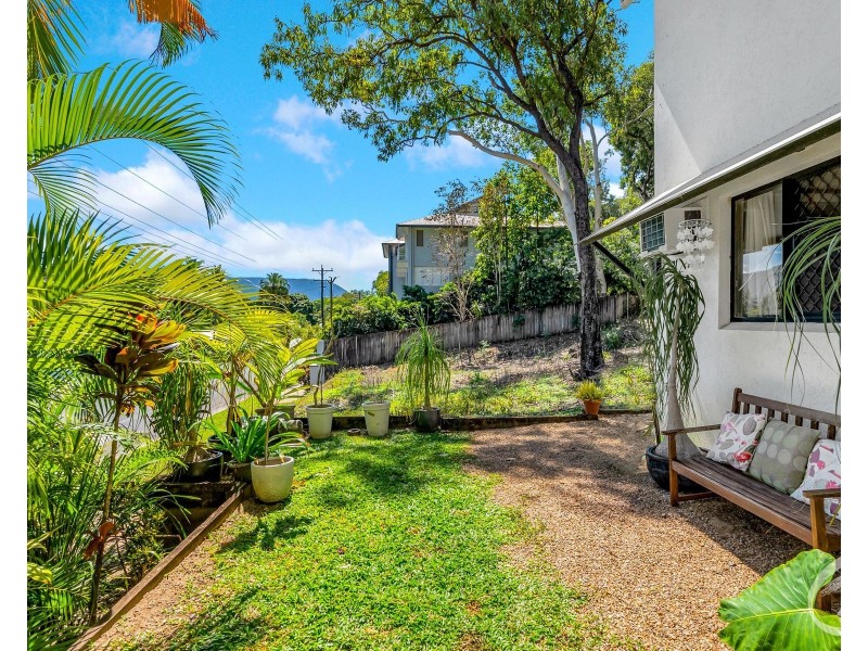 1/106 Moore Street, Trinity Beach QLD 4879