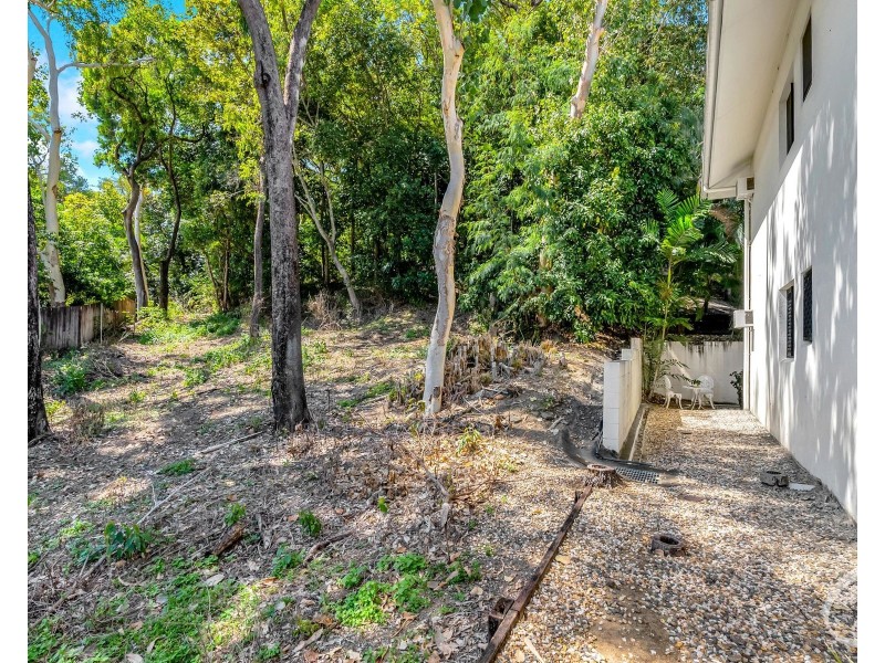 1/106 Moore Street, Trinity Beach QLD 4879